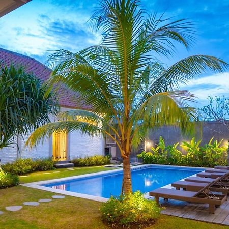 Berawa Dini Guesthouse チャングー エクステリア 写真