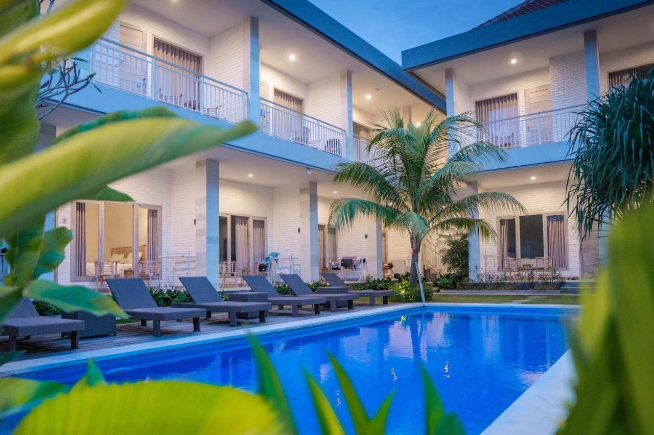 Berawa Dini Guesthouse チャングー エクステリア 写真