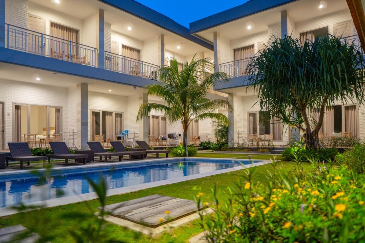 Berawa Dini Guesthouse チャングー エクステリア 写真