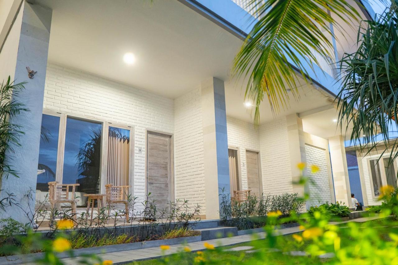 Berawa Dini Guesthouse チャングー エクステリア 写真