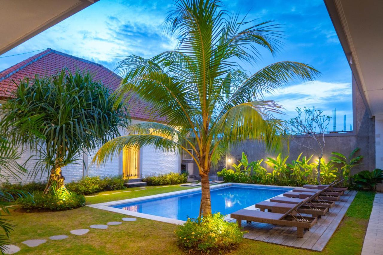 Berawa Dini Guesthouse チャングー エクステリア 写真