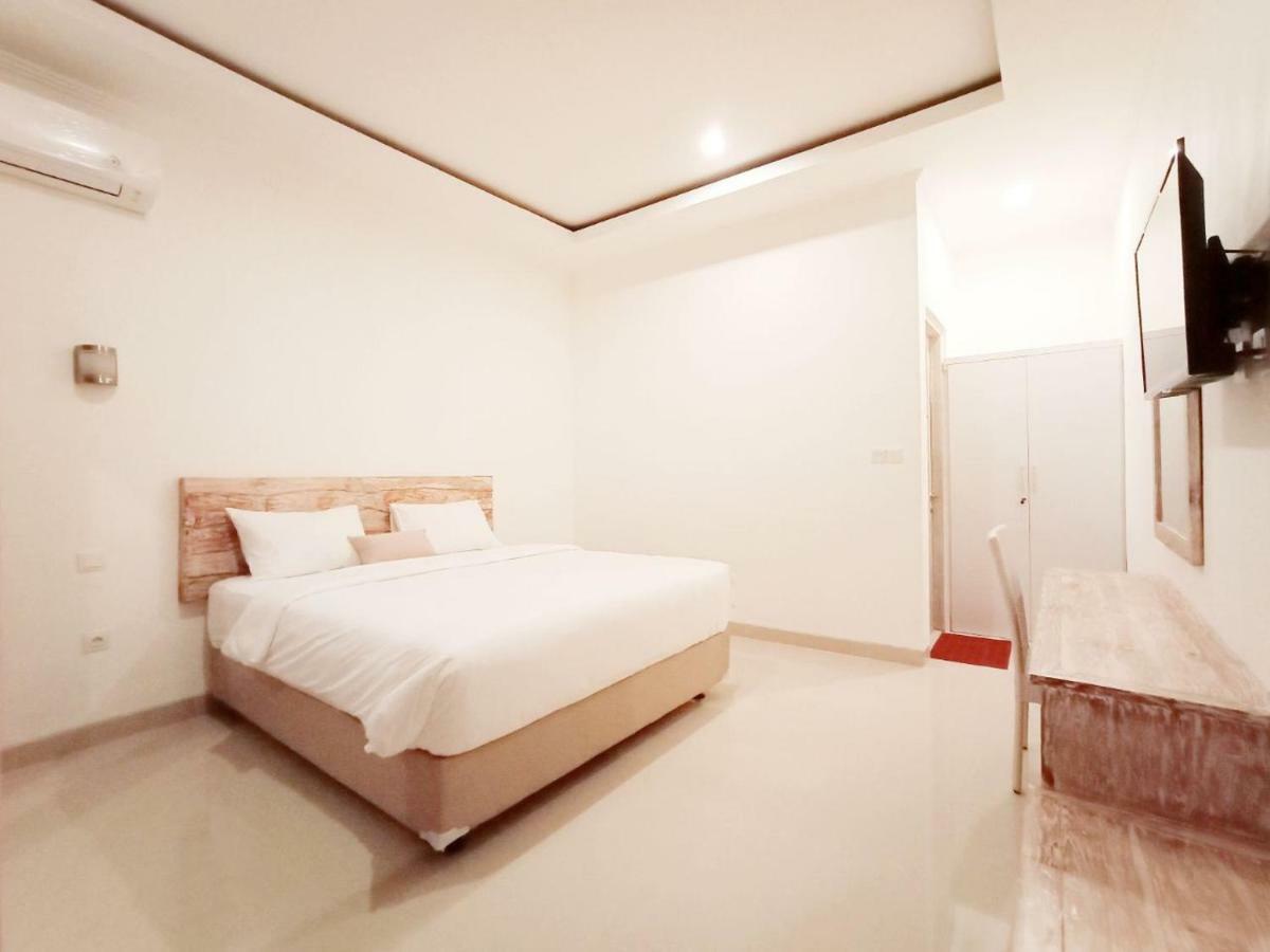 Berawa Dini Guesthouse チャングー エクステリア 写真