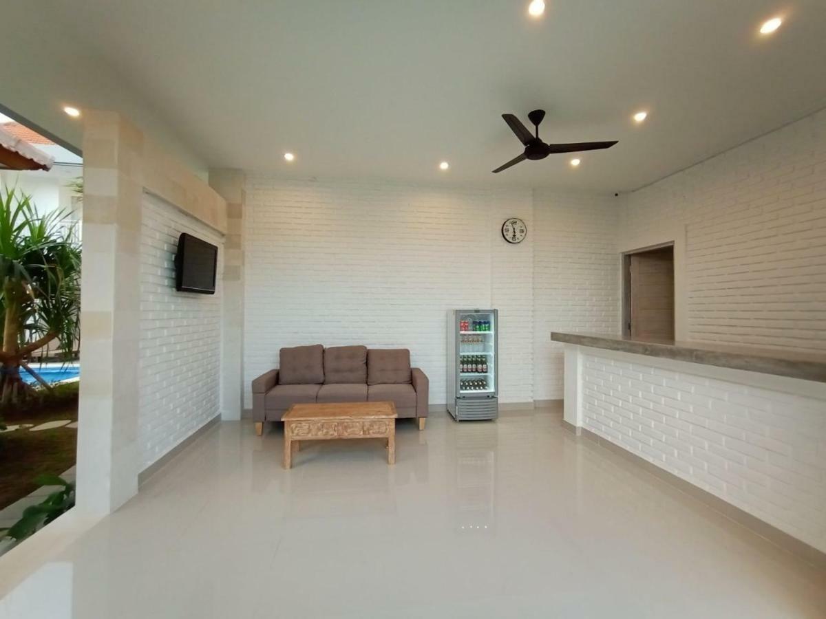 Berawa Dini Guesthouse チャングー エクステリア 写真