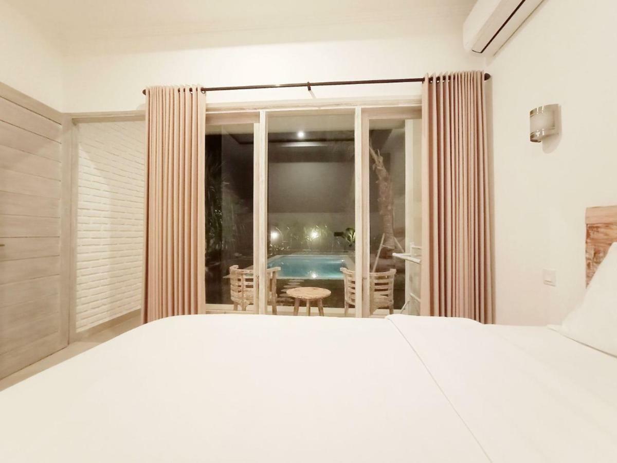 Berawa Dini Guesthouse チャングー エクステリア 写真
